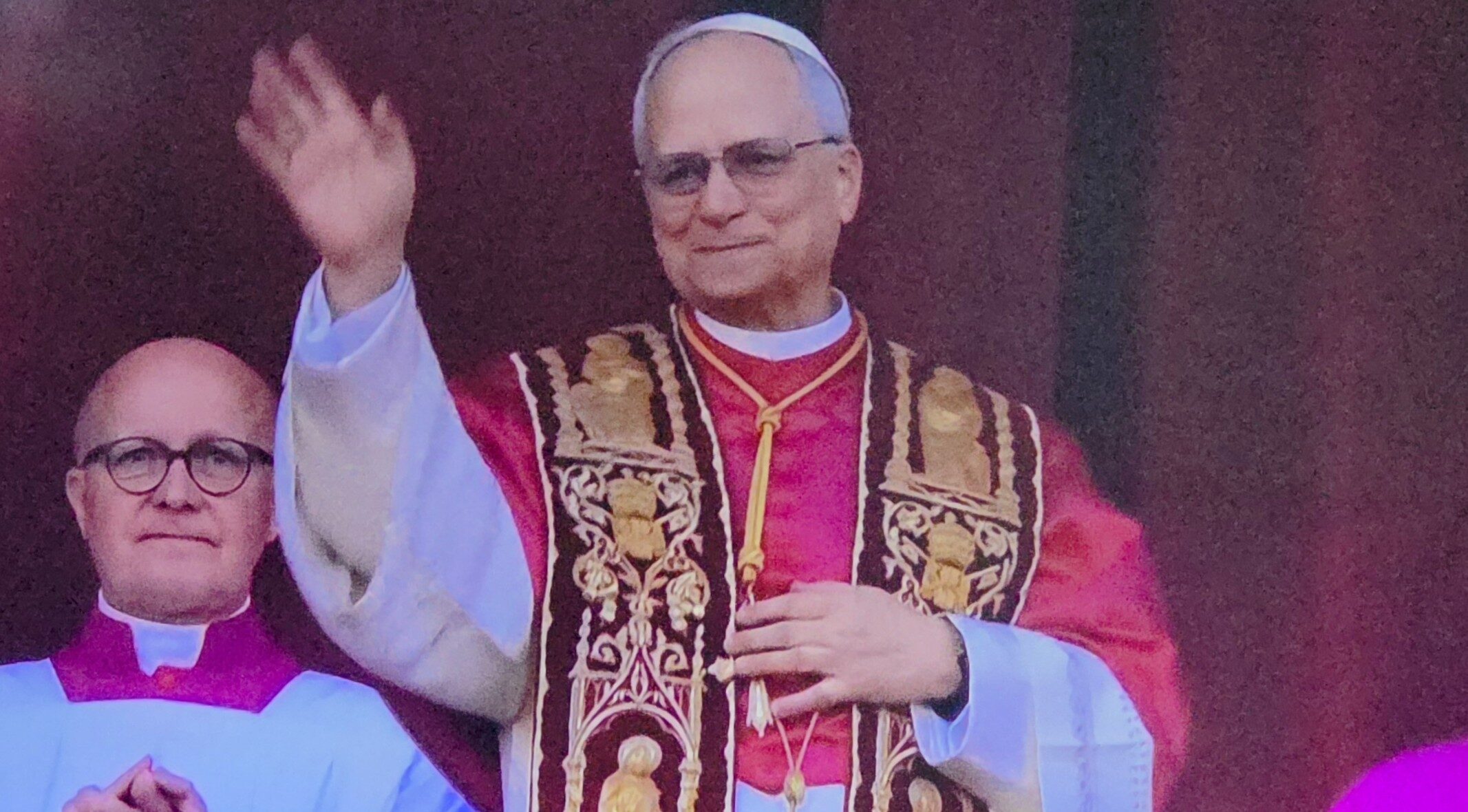 Papa Leão XIV emociona o mundo com origem americana e trajetória missionária