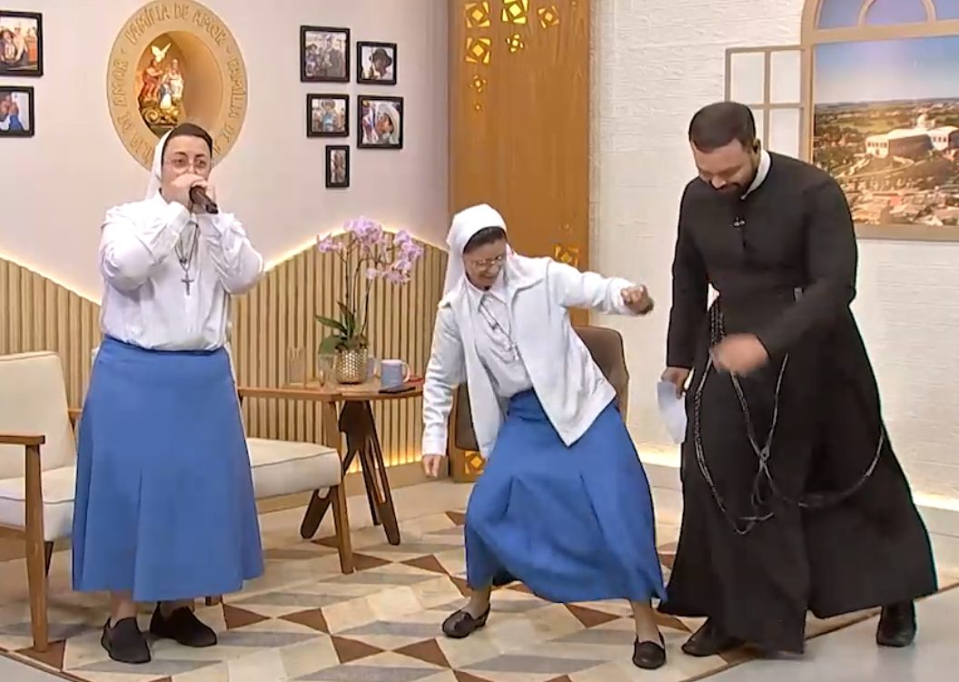 Irmãs Marisa e Marizele viram febre na web com beatbox na TV Pai Eterno