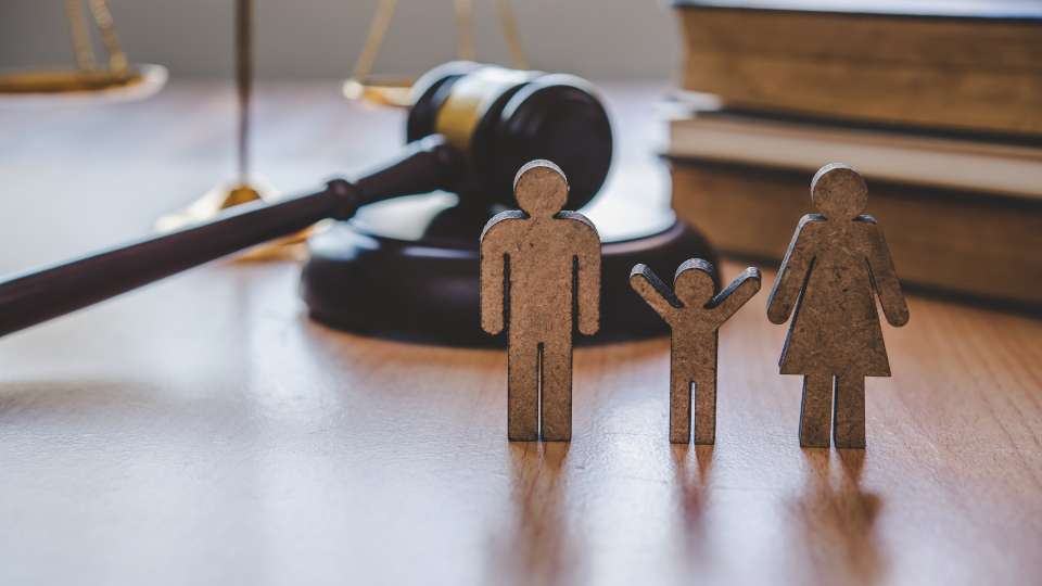 Justiça intervém após denúncia de maus-tratos contra criança com autismo