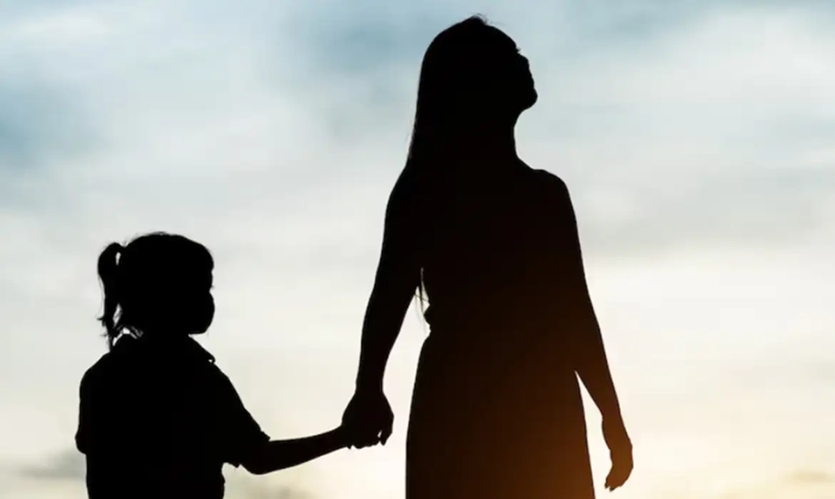 Milhões de mães solo enfrentam abandono, sobrecarga e barreiras judiciais no Brasil