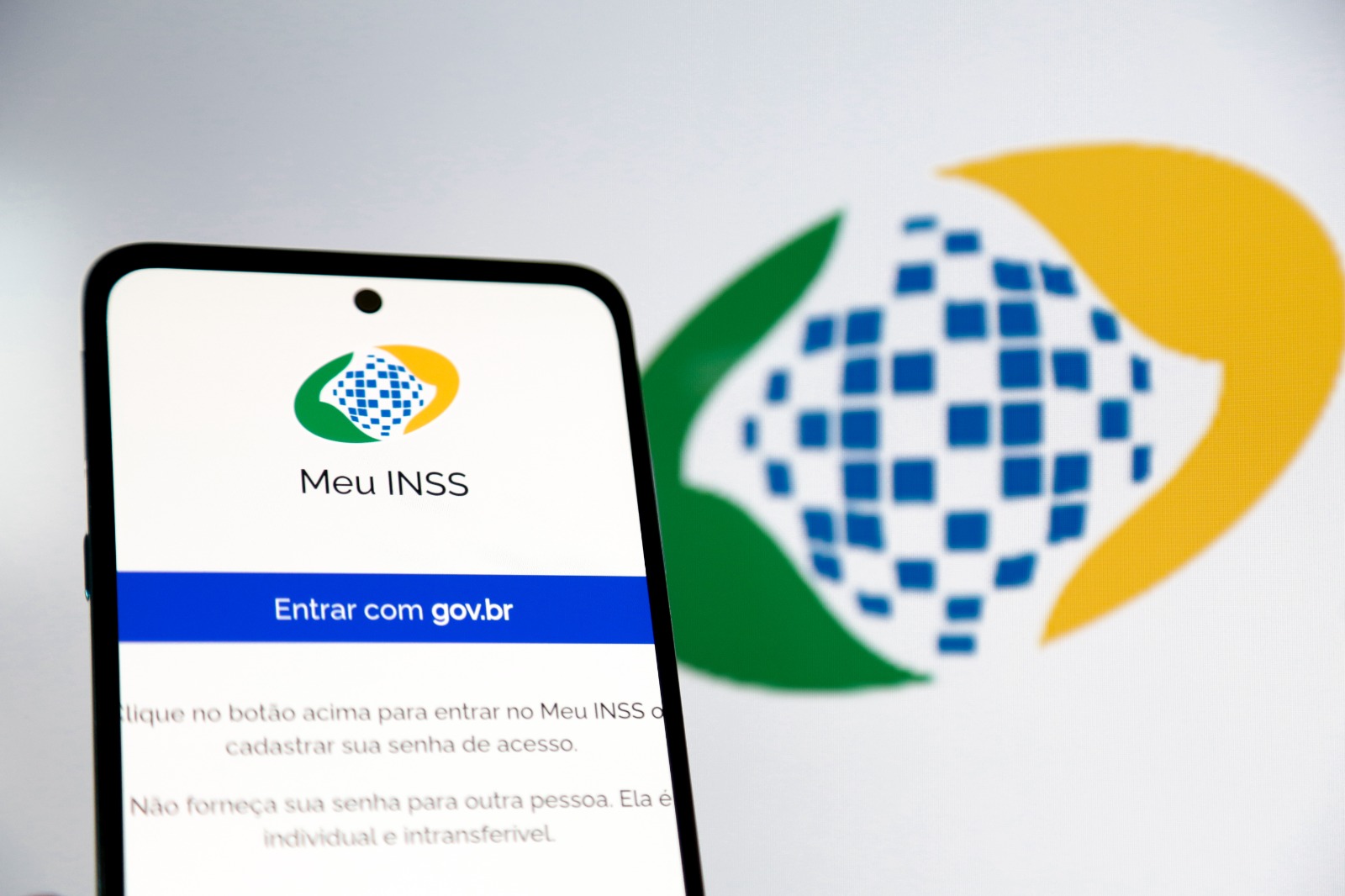 Você teve desconto indevido? INSS inicia reembolso para aposentados vítimas de golpe
