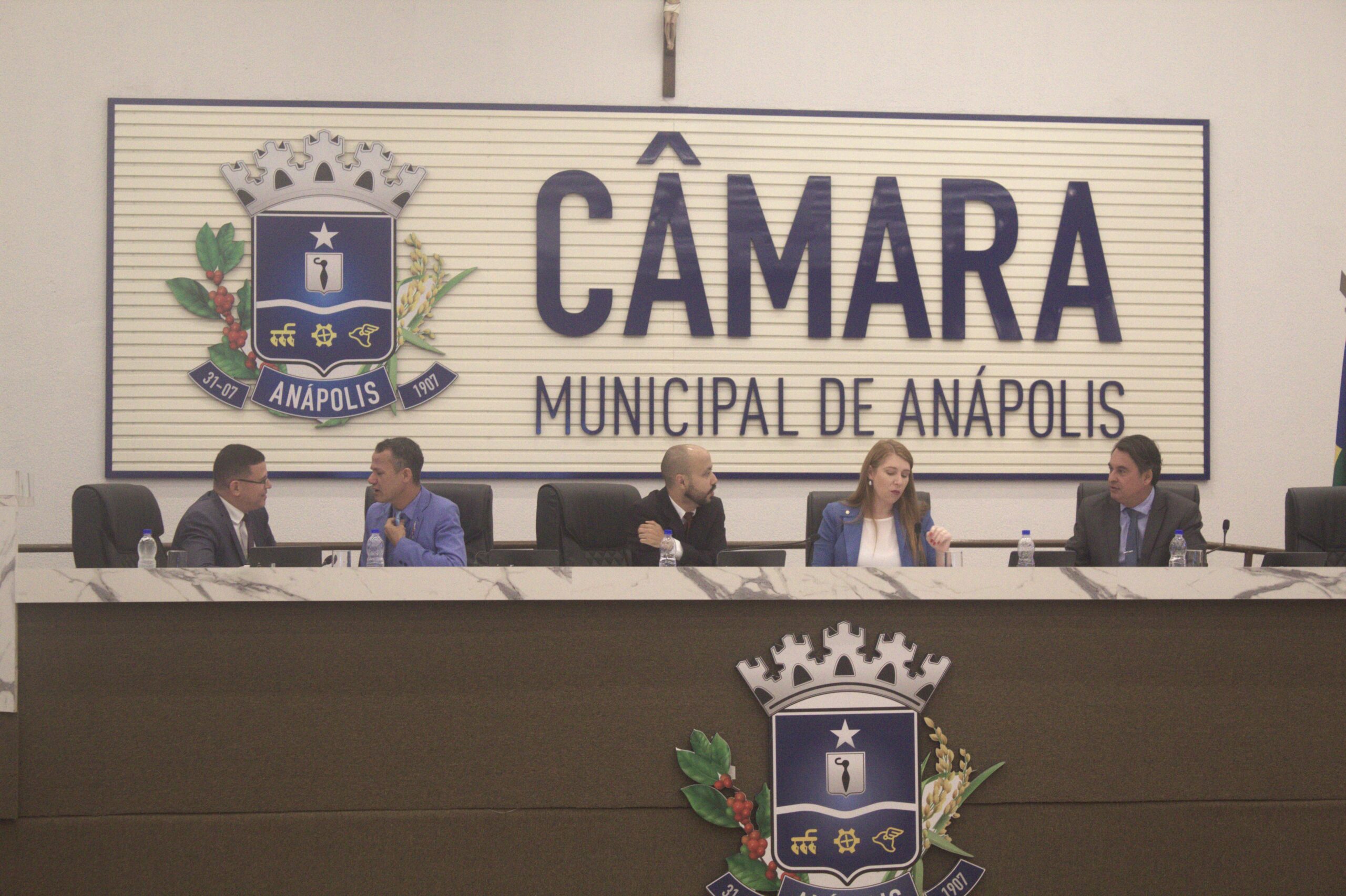 Em sessão, oposição critica viagem de Márcio Corrêa à Europa e base defende