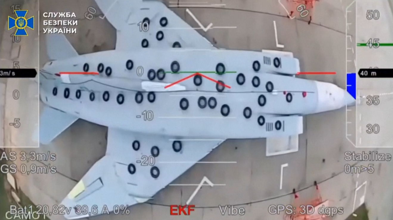 Entenda por que Rússia colocou pneus em aviões que foram alvo de drones da Ucrânia Serviço de Segurança da Ucrânia (SBU)
