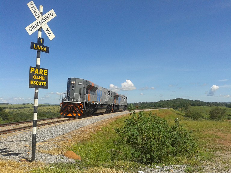 Ferrovia Norte-Sul, que passa por Anápolis, enfrenta invasões e irregularidades