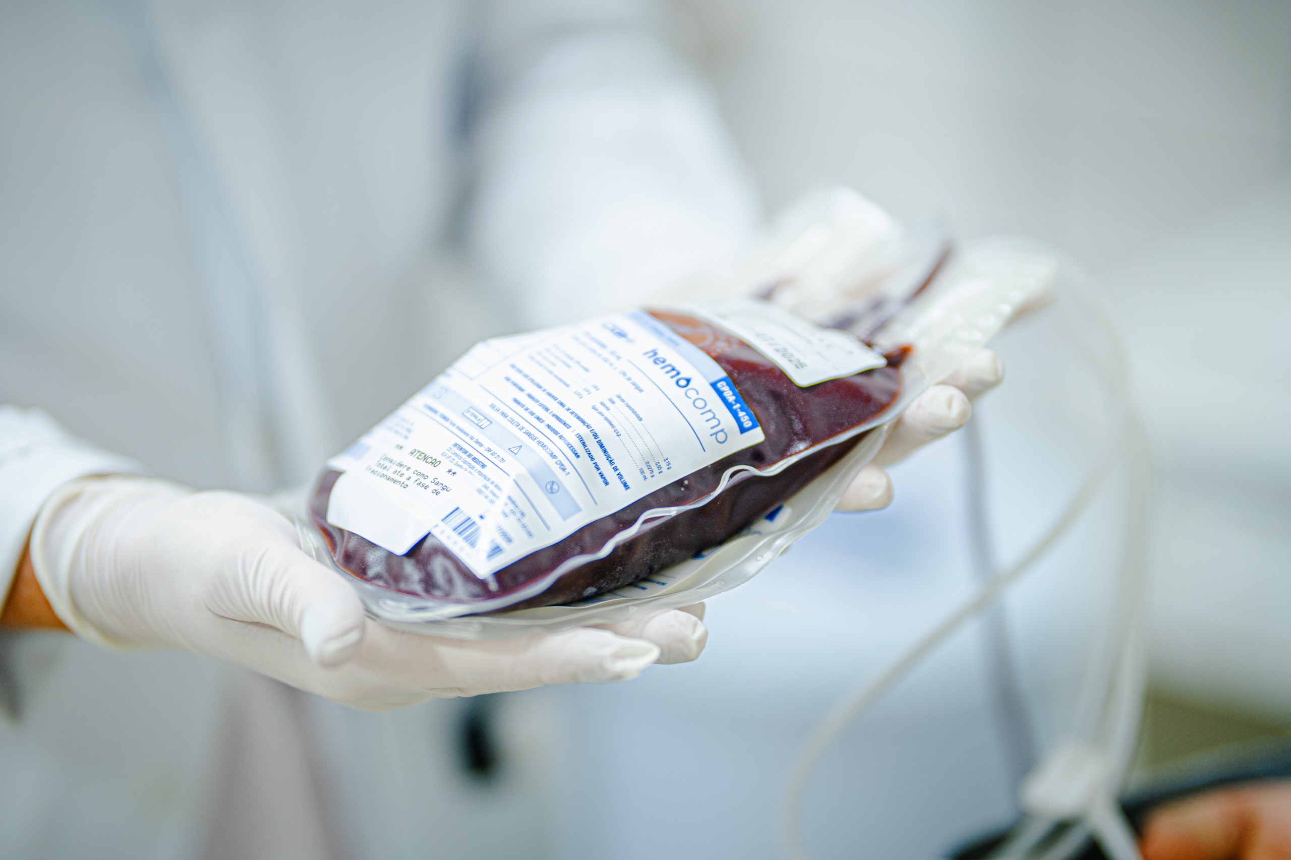 Doação de sangue é essencial para pacientes com leucemia, alerta especialista