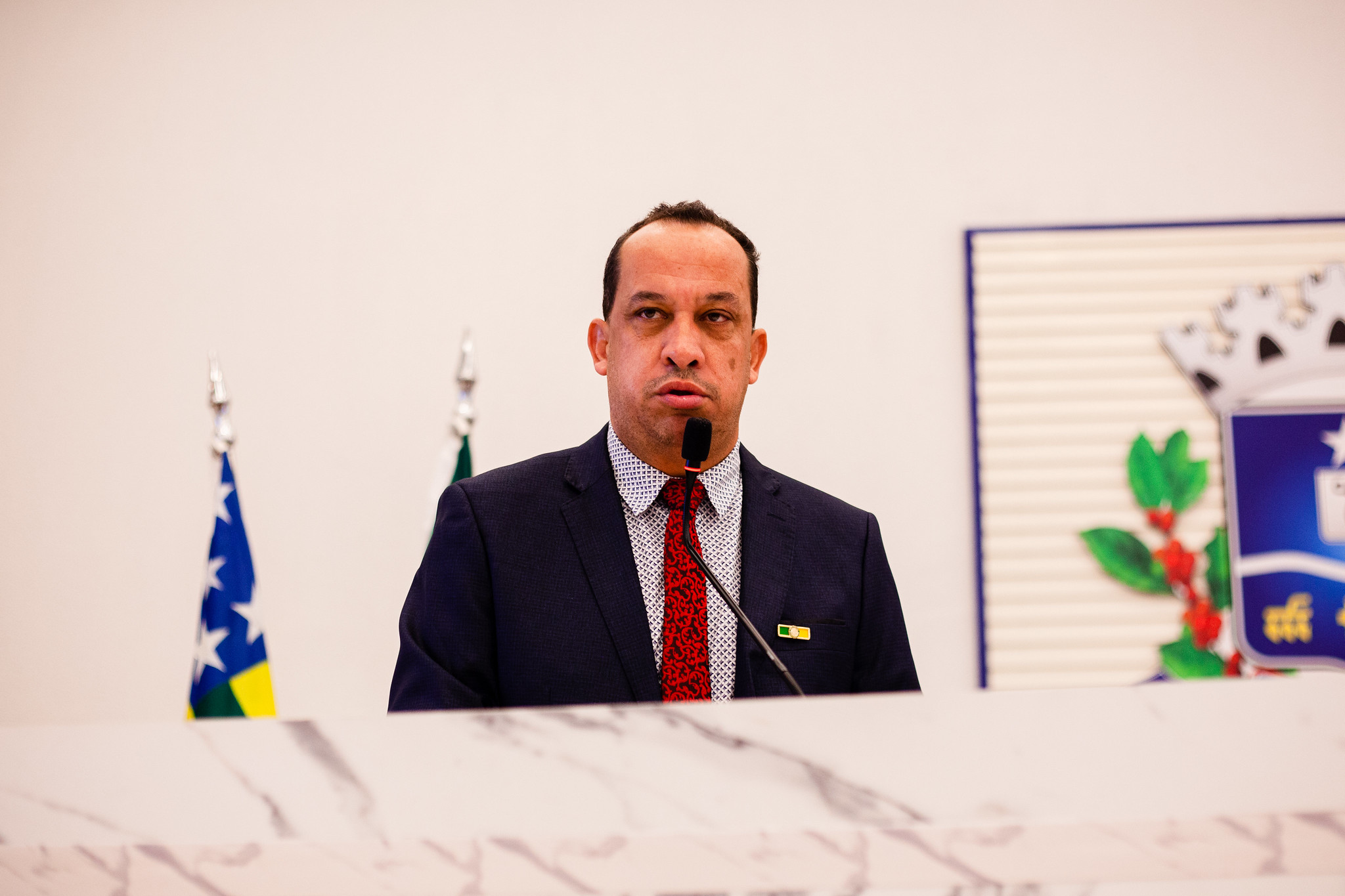 Luzimar Silva (PP) lamenta extinção de eventos populares e cobra ações da prefeitura durante sessão na Câmara. Arraiana