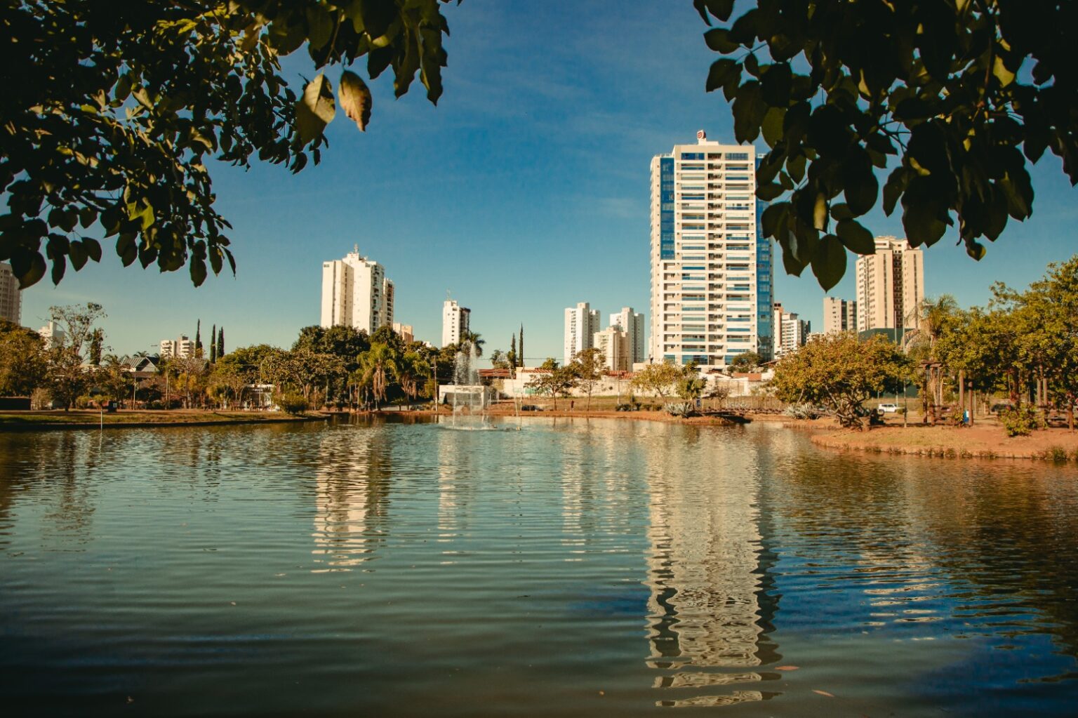 Sol predomina em Anápolis, mas há chance de chuvas isoladas nos próximos dias