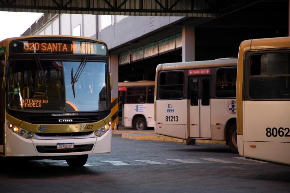 Anápolis amanhece sem ônibus após início da greve do transporte coletivo