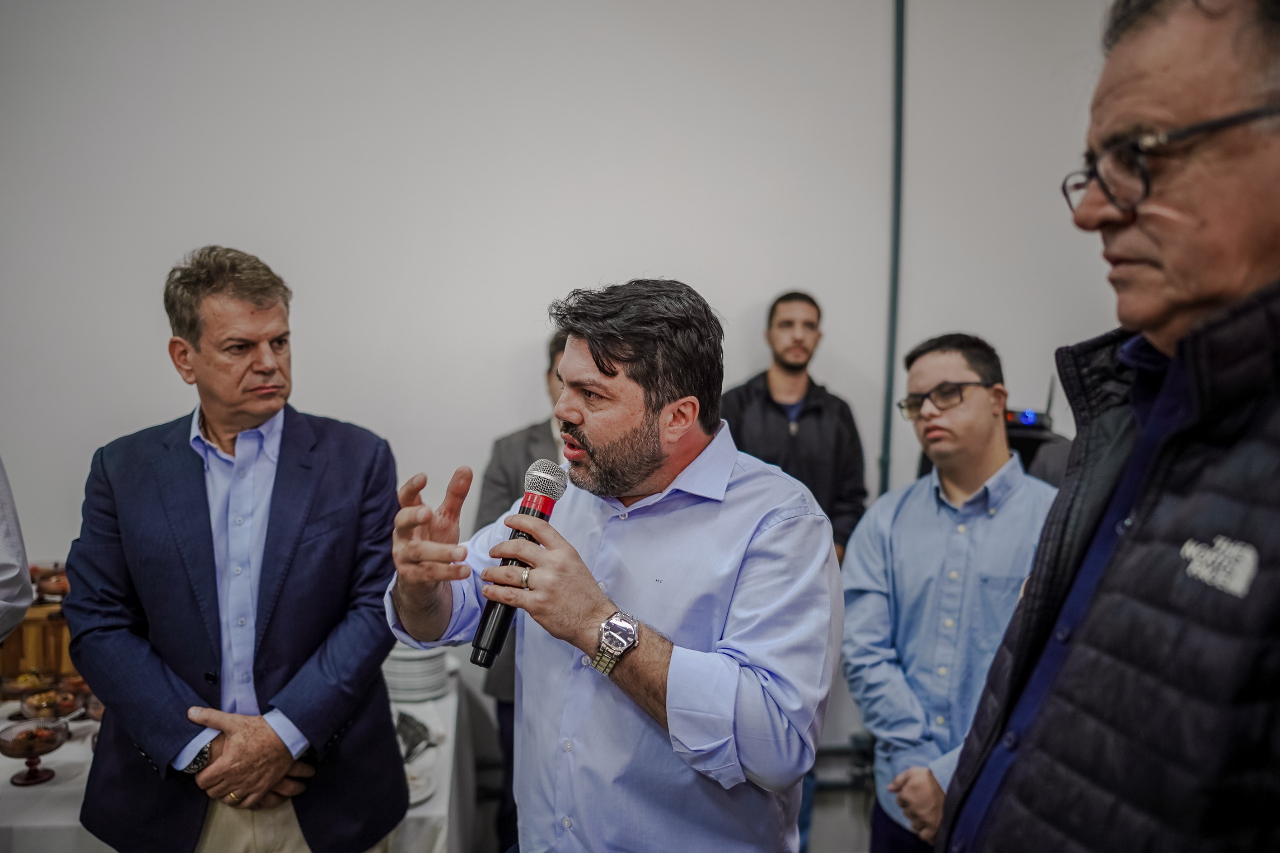 Com comissão, prefeito de Anápolis reúne empresários com promessas de fortalecer ambiente de negócios