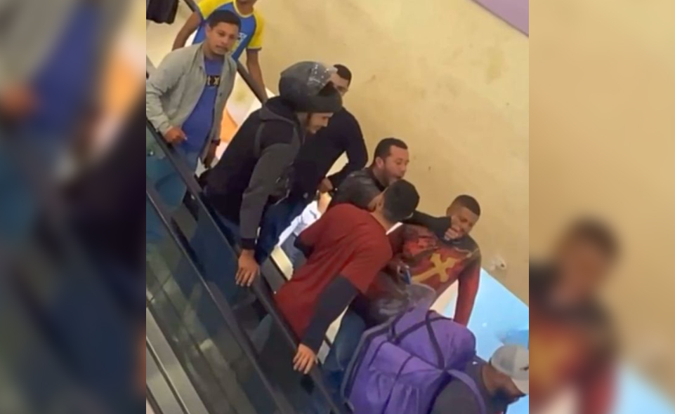 Entregadores protestam após acusação de agressões de segurança no Brasil Park Shopping