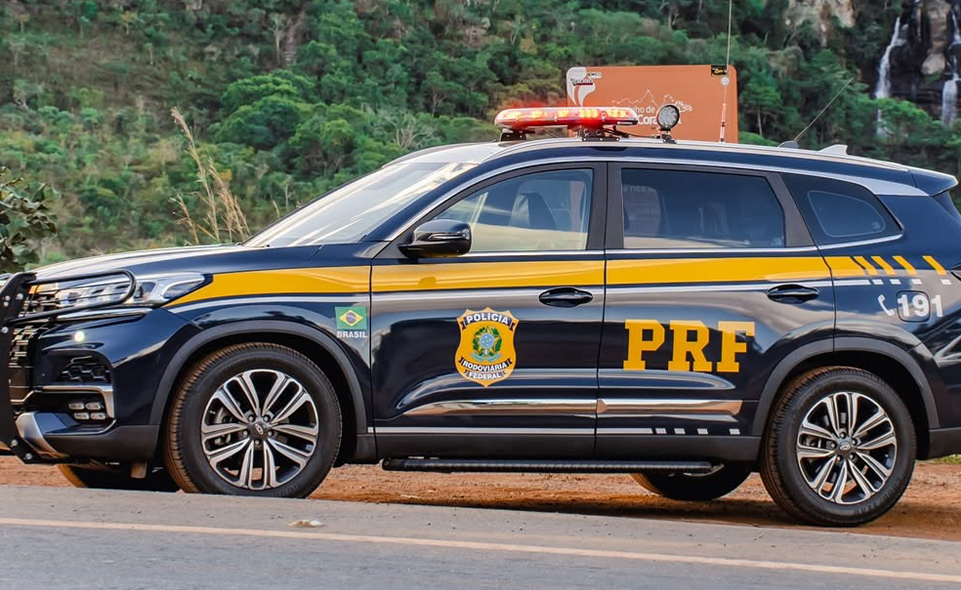 Primeiro dia de Expoana tem viatura da PRF furtada; veículo já foi recuperado