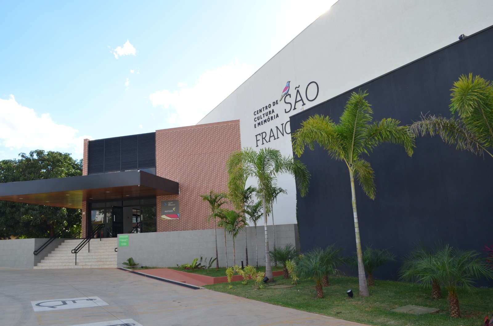 Espetáculo de comédia chega a Anápolis e Goiânia em agosto