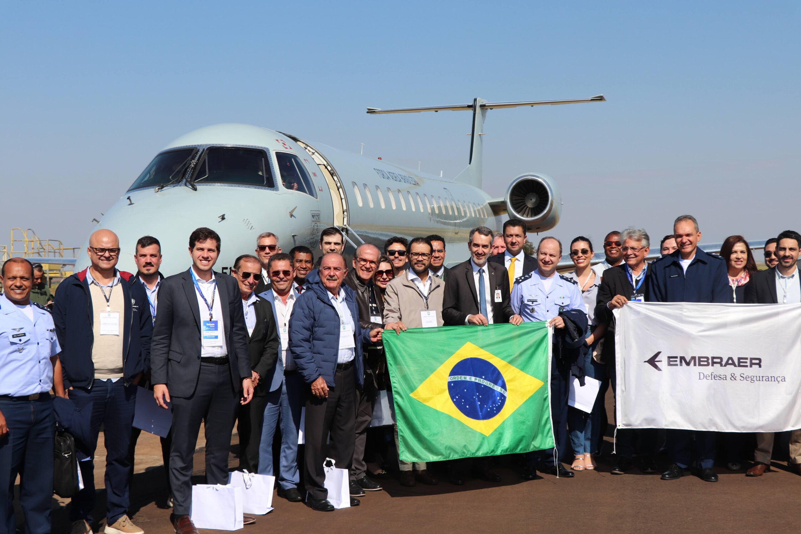 Zacharias-Calil-em-visita-a-EMBRAER-scaled.jpg