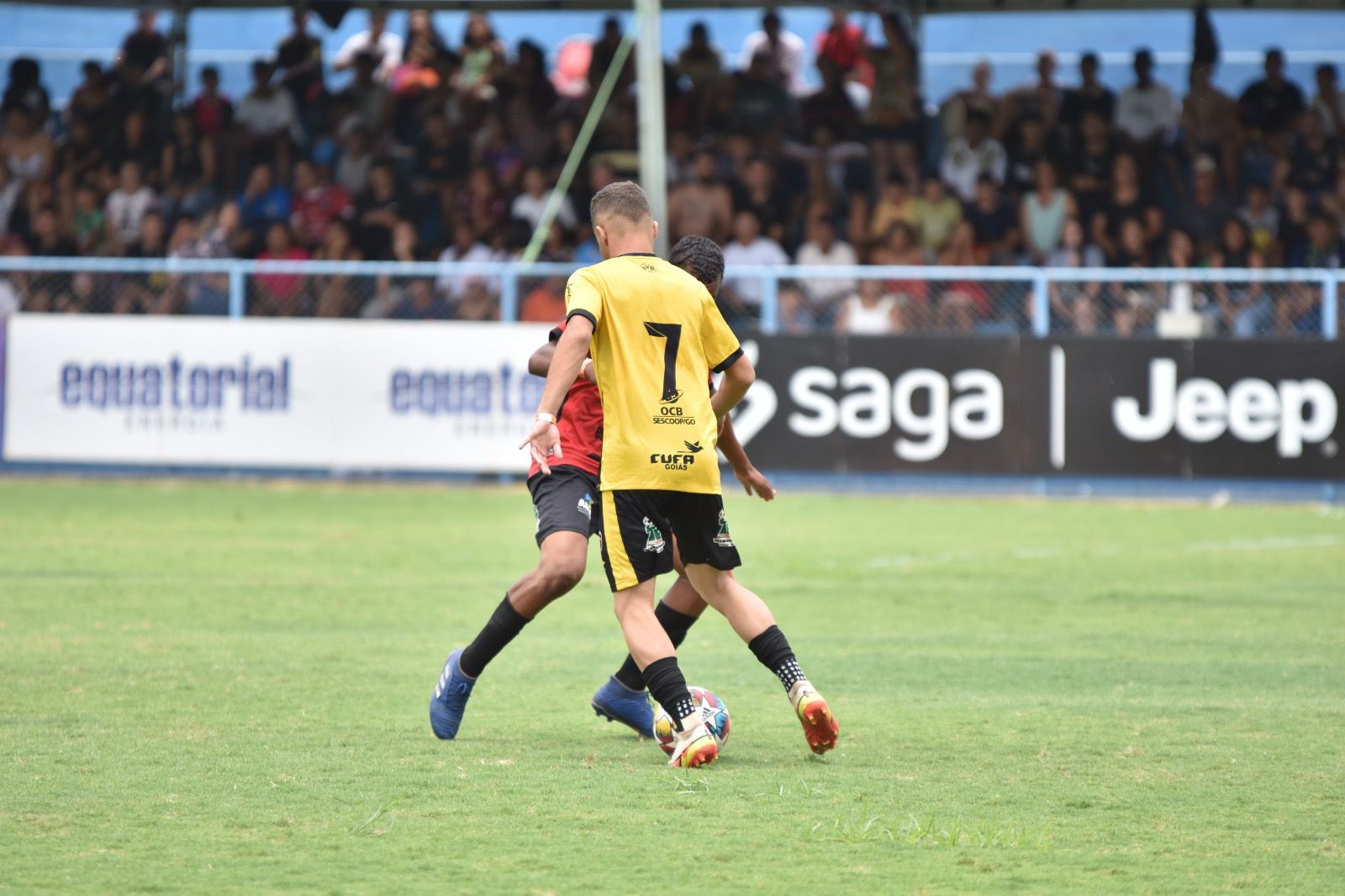 Projeto esportivo leva futebol gratuito a 200 jovens em Porangatu