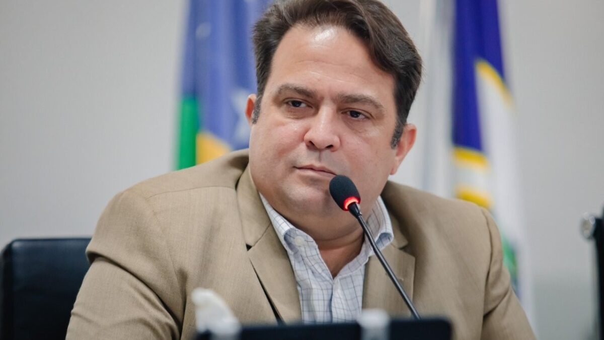 CEI do Lixo em Goiânia deve convocar ex-prefeito de Anápolis para depor sobre contrato milionário Roberto Naves dívida