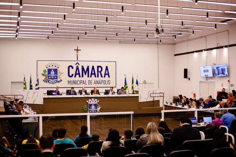doação terrenos Câmara de Anápolis derruba veto e aprova projeto que proíbe tatuagens e piercings em animais