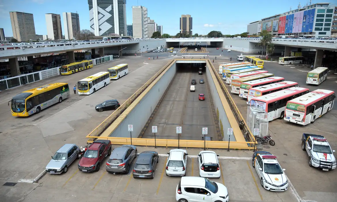 Um terço das viagens de ônibus que partem de Brasília são para Goiânia e Anápolis, aponta pesquisa
