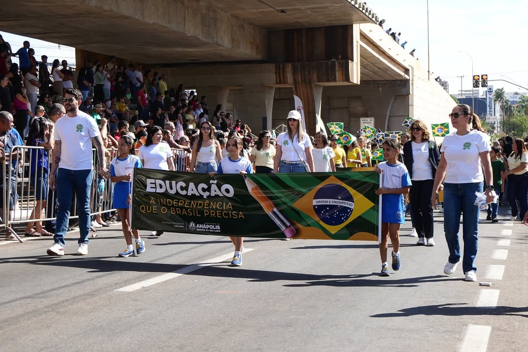 Anápolis celebra 7 de Setembro com desfile cívico-militar na Avenida Brasil
