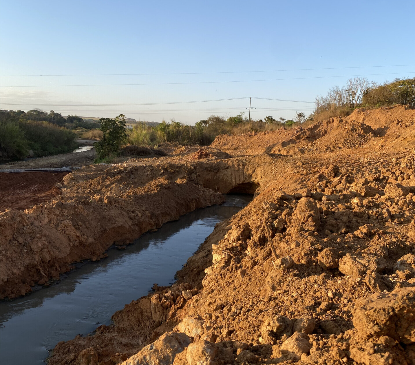 Antas Empresa é multada em R$ 1 milhão e tem obras embargadas em Anápolis por contaminação de córrego