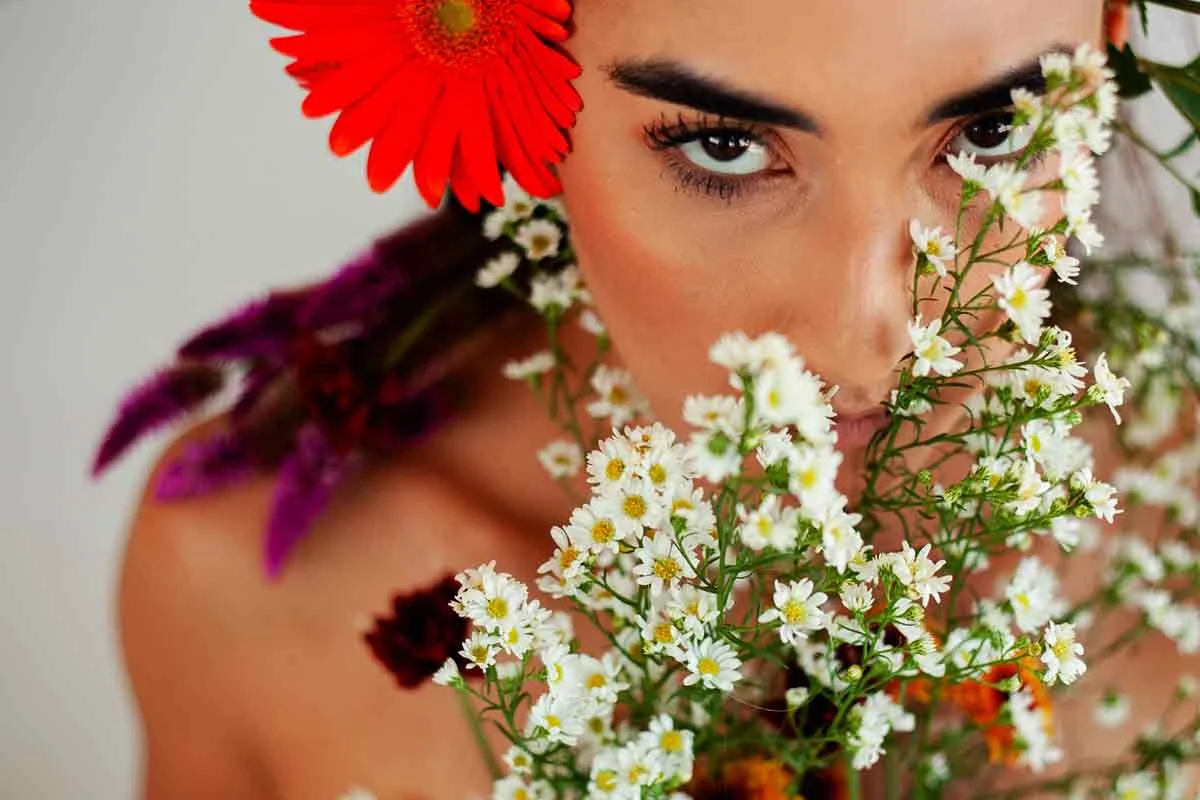 Espetáculo “Flor(e)ser” marca retorno de Ludmilla Lima aos palcos em Anápolis