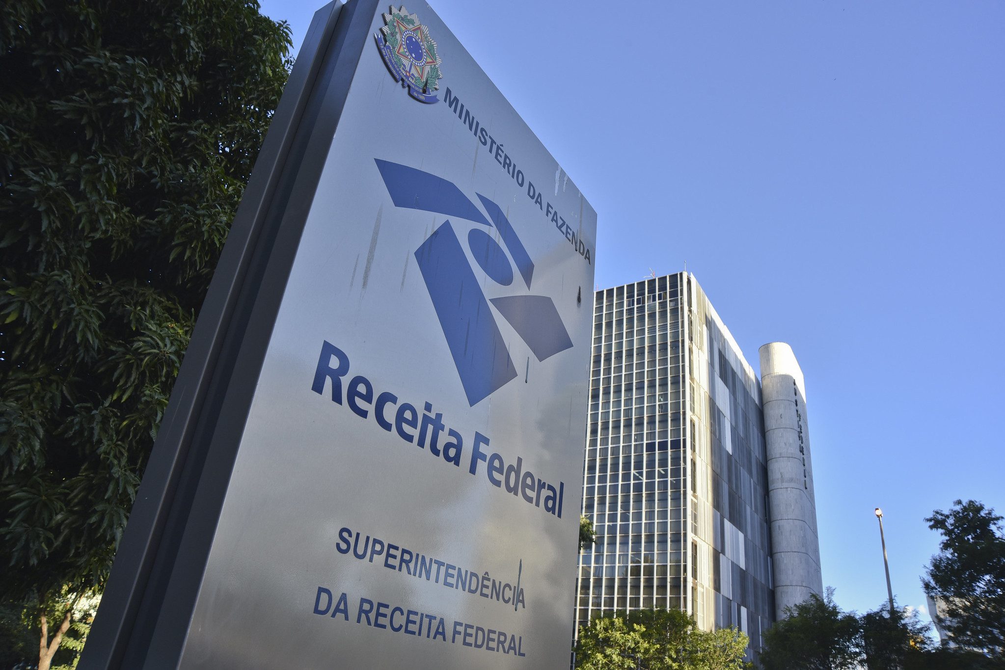 Receita Federal desmente boato sobre notificação a adultos que moram com os pais