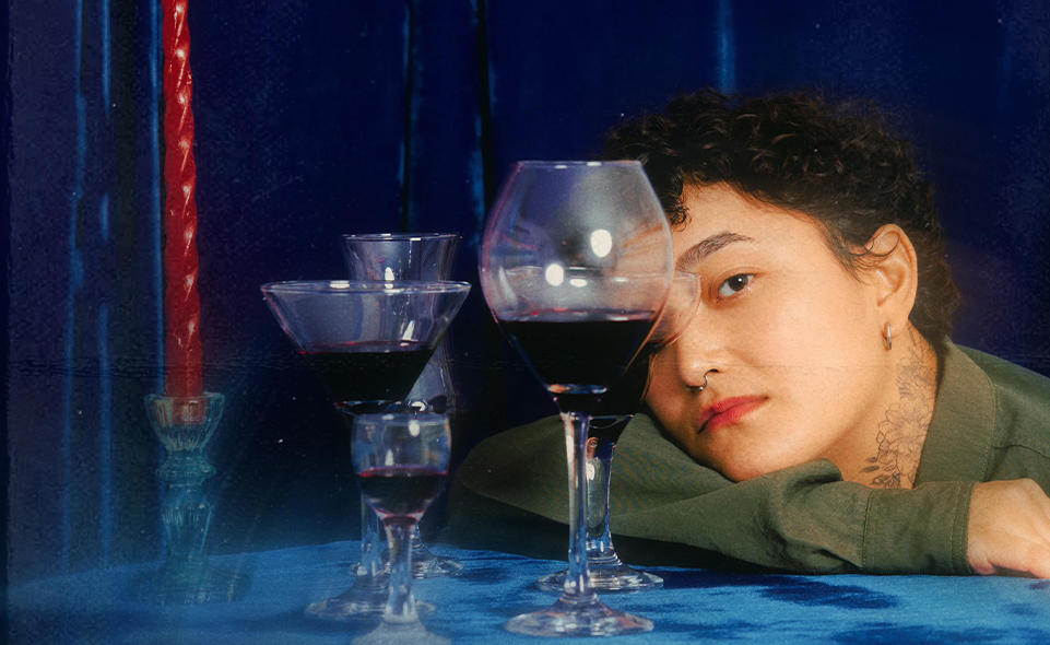 Sarah Urzedo lança EP “Vestígio” com noite de audição e show especial em Anápolis