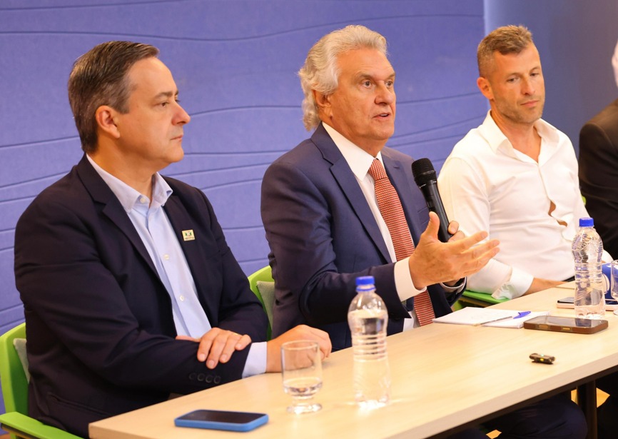 Caiado critica PT e diz que disputa com o partido é “no campo moral” durante visita a SC
