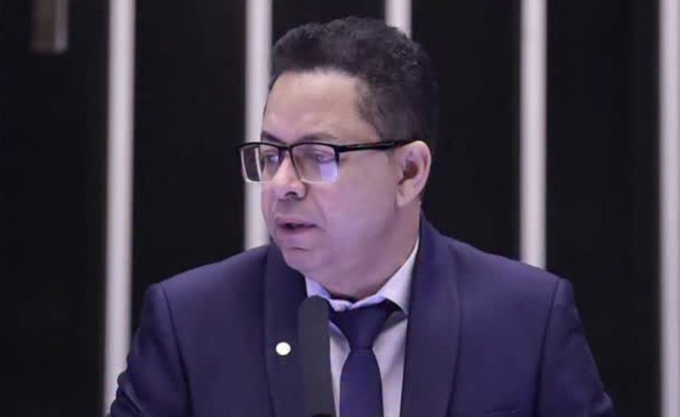 samuel Santos Único deputado goiano que não votou isenção do Imposto de Renda é de Anápolis