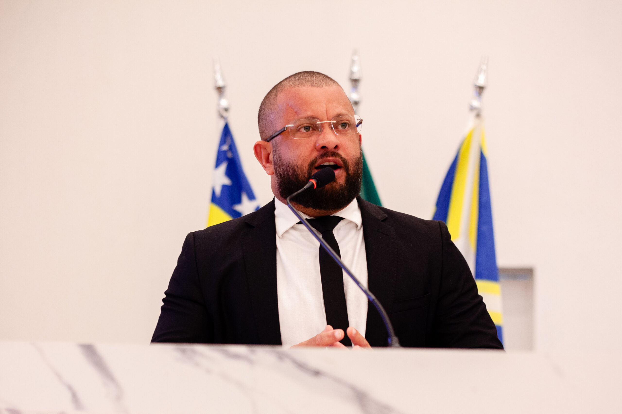 Cabo Fred critica aumento do ICMS dos combustíveis em Goiás e afirma que medida penaliza população anapolina