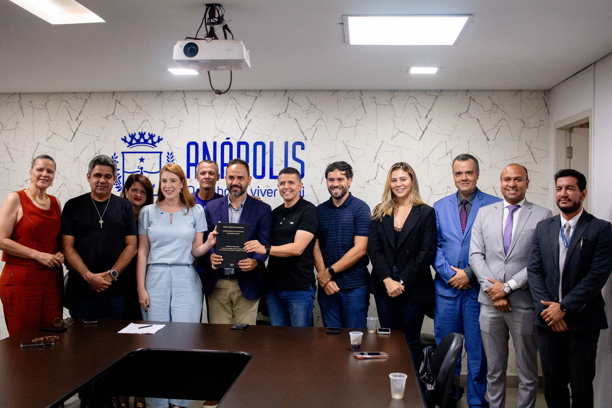 Comissão do Plano Diretor na Câmara entrega diagnóstico à Secretaria de Obras de Anápolis