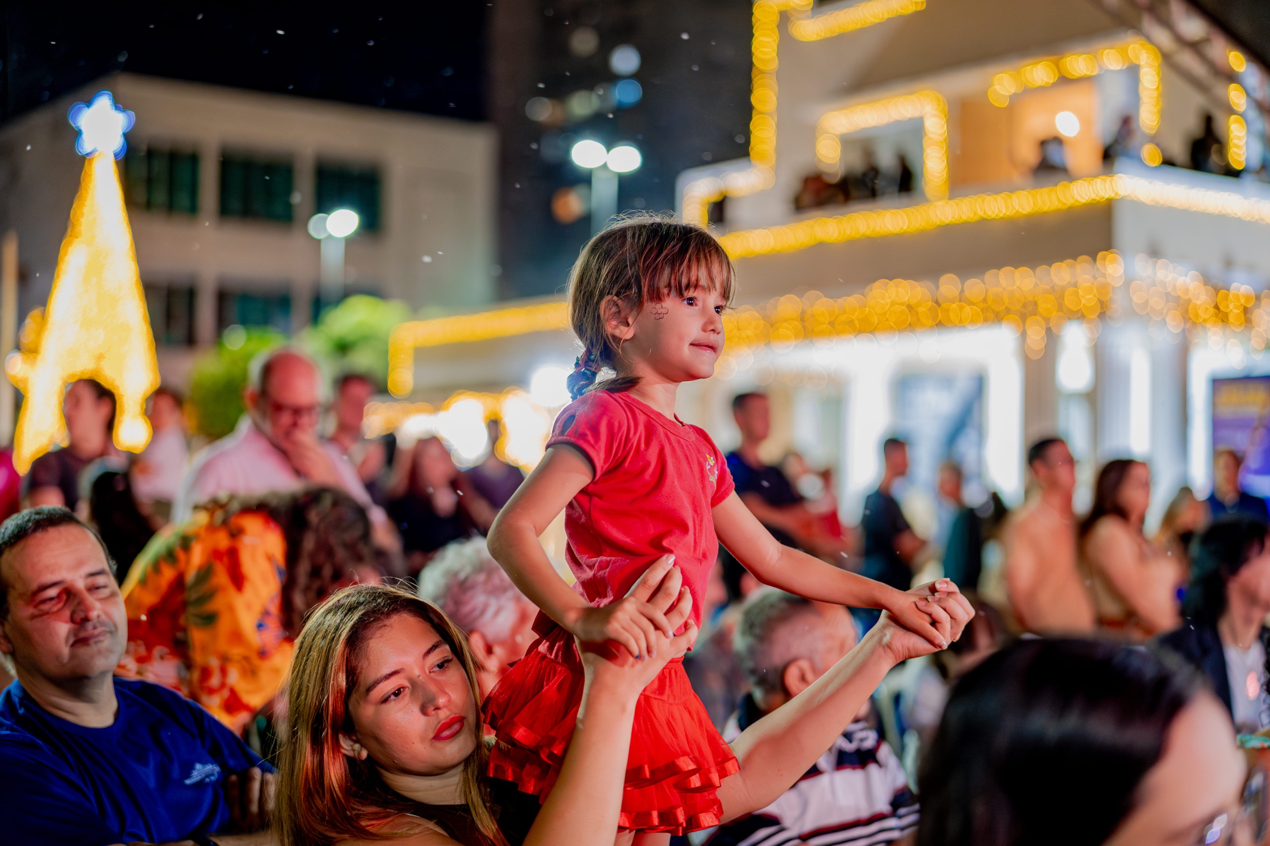 Praça Bom Jesus vira palco de cultura, música e diversão no fim de semana do Natalino