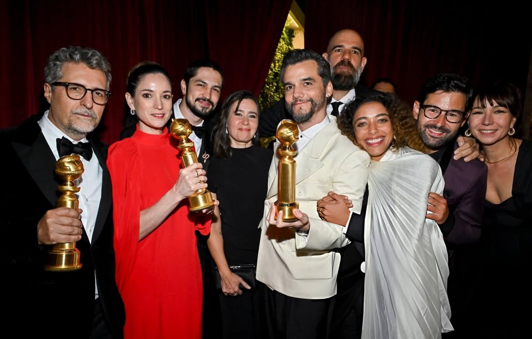 O Agente Secreto foi premiado como Melhor Filme em Língua Não Inglesa e Wagner Moura recebeu o prêmio de Melhor Ator de Drama. Foto: Reprodução/redes sociais