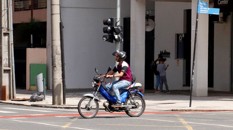 onduzir ciclomotor sem habilitação ou sem o devido registro, licenciamento e emplacamento é infração gravíssima
