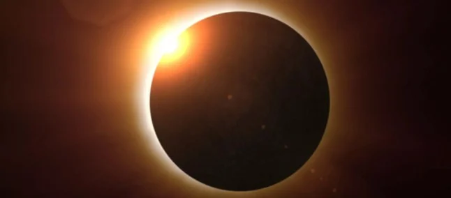 De acordo com os astrônomos, o auge do eclipse ocorre durante a madrugada, com início pouco antes da meia-noite e término nas primeiras horas da manhã