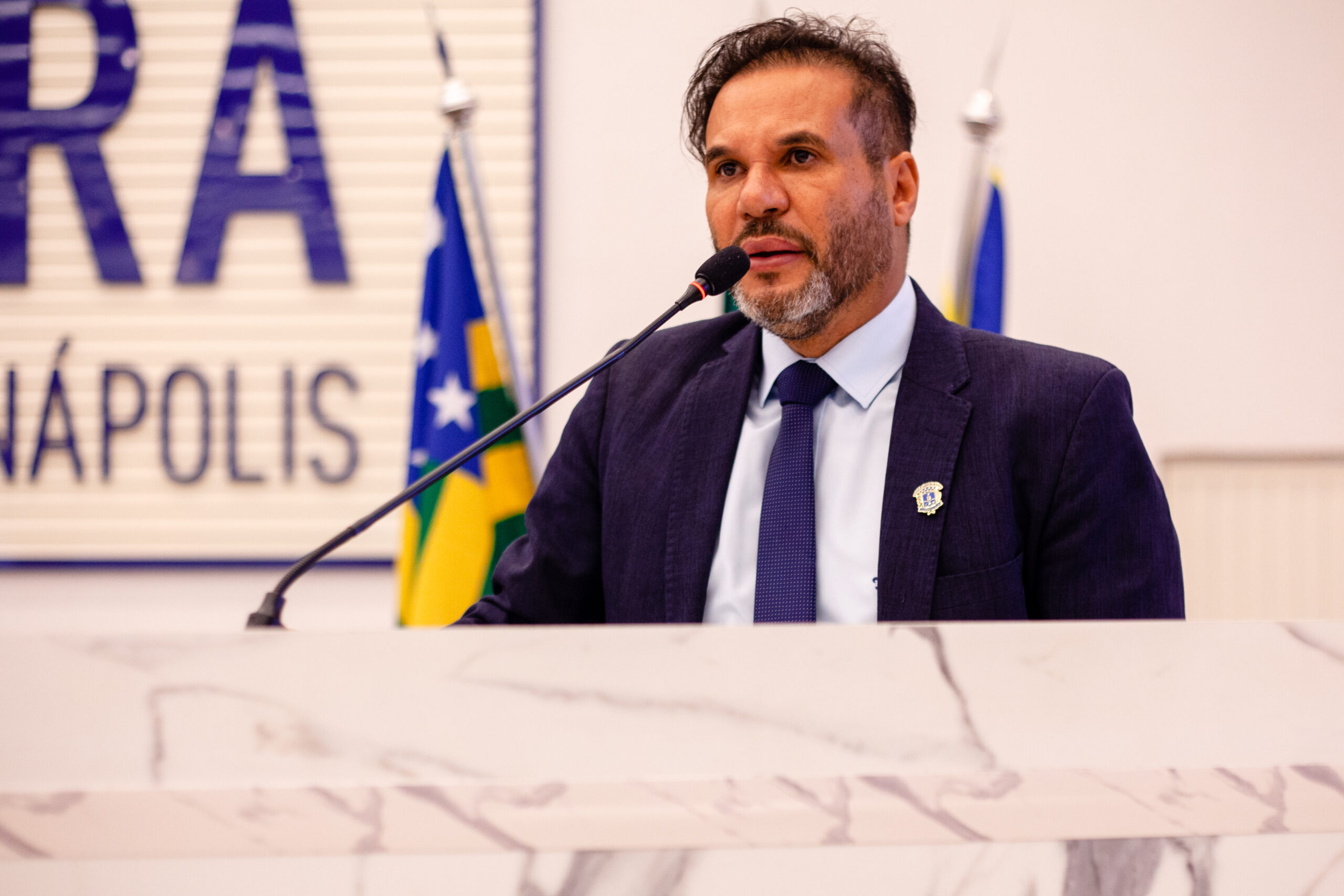 Vereador cobra retomada de obras em creches e pede cautela no anúncio de vagas em Anápolis