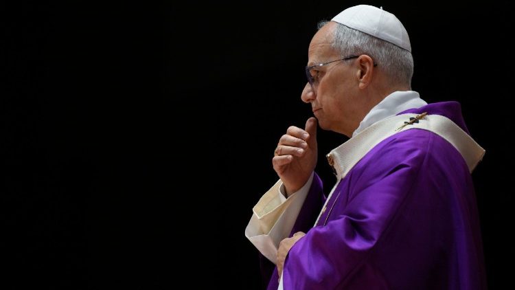 O Pontífice convida os fiéis a um "jejum que também passe pela língua, para que diminuam as palavras ofensivas e aumente o espaço dado à voz do outro". - - Vatican News
