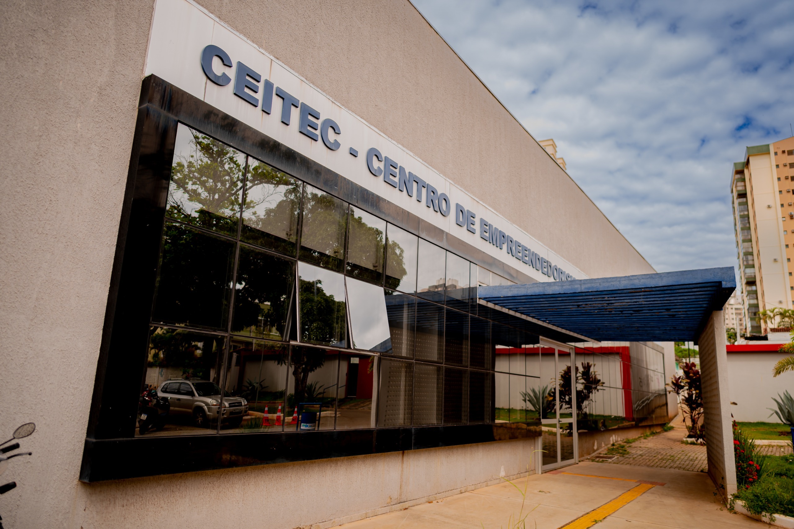 Comerciantes têm atendimento presencial no Ceitec para recadastramento de áreas públicas